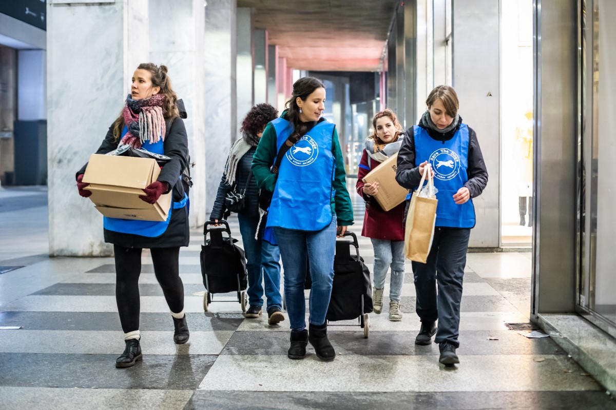 Nel 2021 è stato avviato “Amici di strada, Compagni di vita” con la creazione di una unità di strada nelle zone di Lambrate, San Babila, Corso Europa, Arco della Pace e Darsena, per la distribuzione di beni essenziali e l’erogazione di cure veterinarie ai cani dei senza dimora