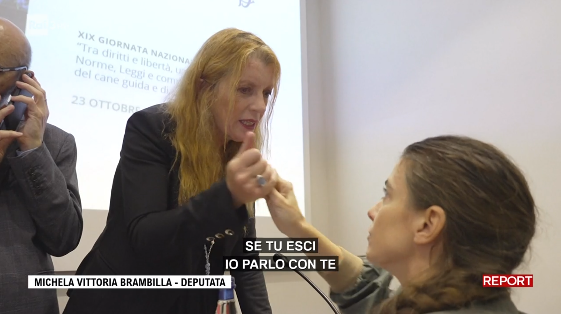Deputata Brambilla strappa il microfono a Giulia Innocenzi