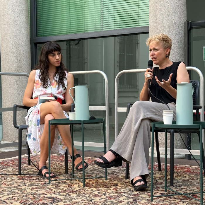 Sara Turetta durante la presentazione dell'edizione ampliata della sua autobiografia